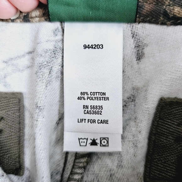 Cabela's Realtree Women's Camo Cargo Pants Hunting Hiking Camping NWT - Picture 14 of 14